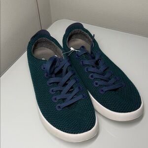 Allbirds Tree Piper sneakers in a deep emerald blue-green color size women’s 8